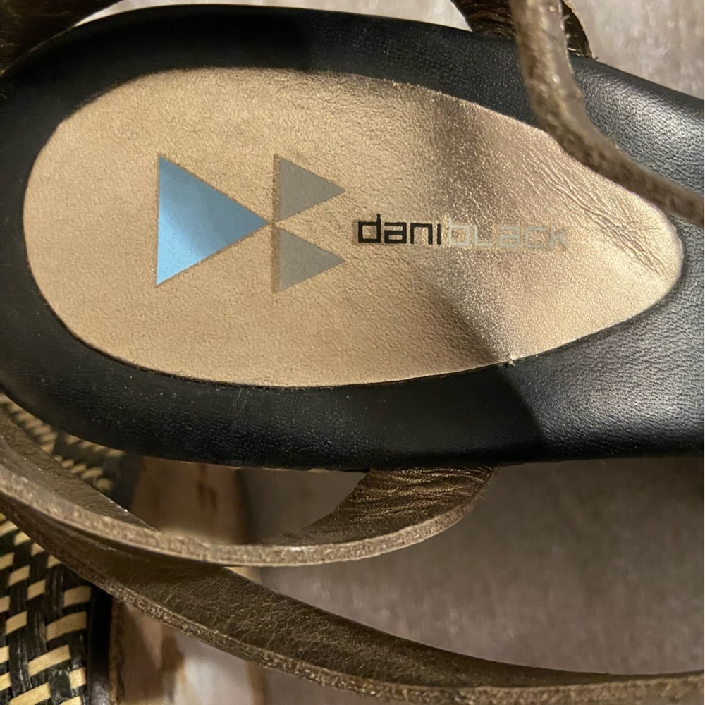 Dani Black Open Toe T Strap Ankle Closure Vero Cuoio Wedge Sandal Heels Size 9.5 - Picture 5 of 6